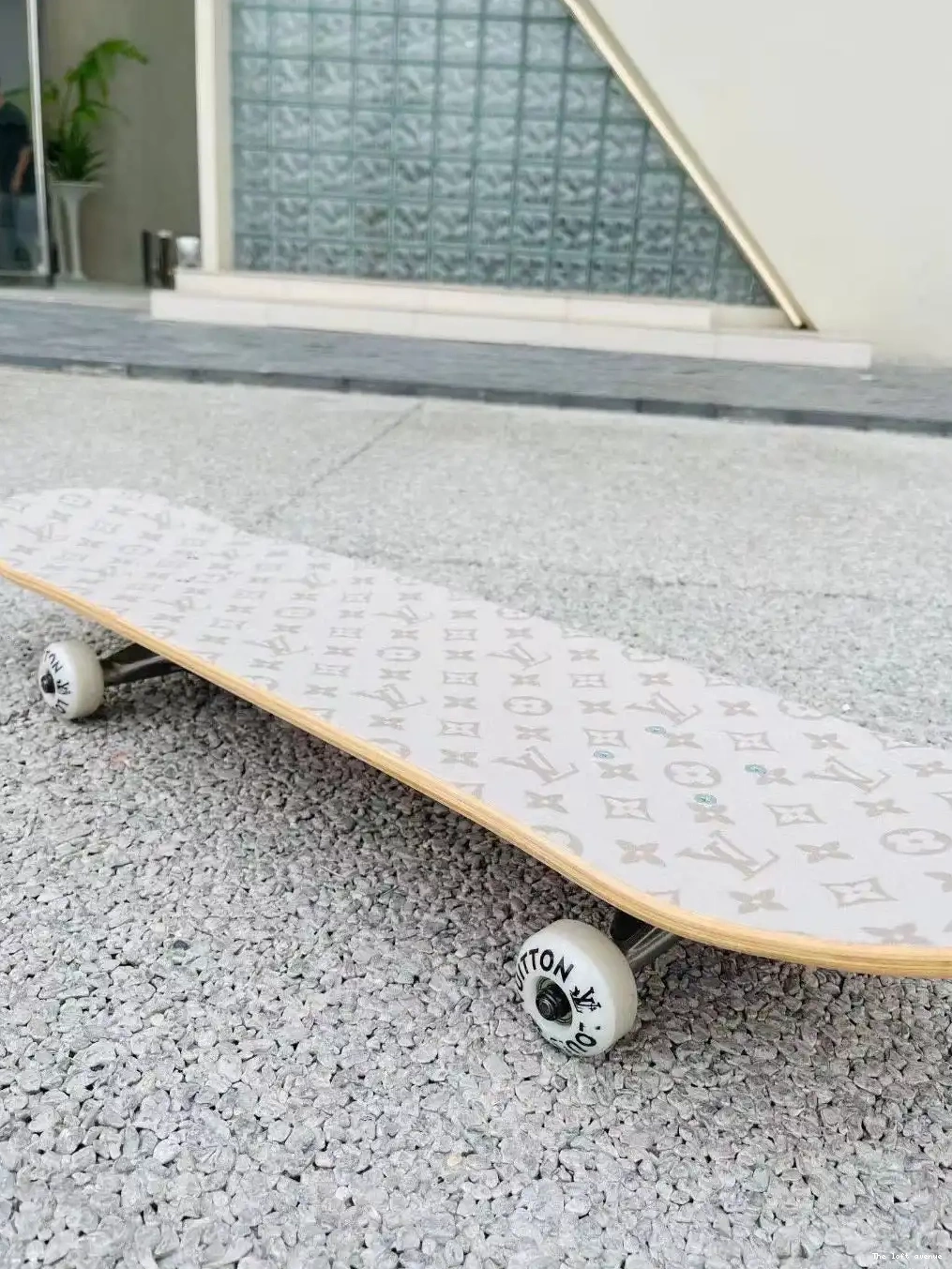 LV SKATEBOARD CUSTOM 0519